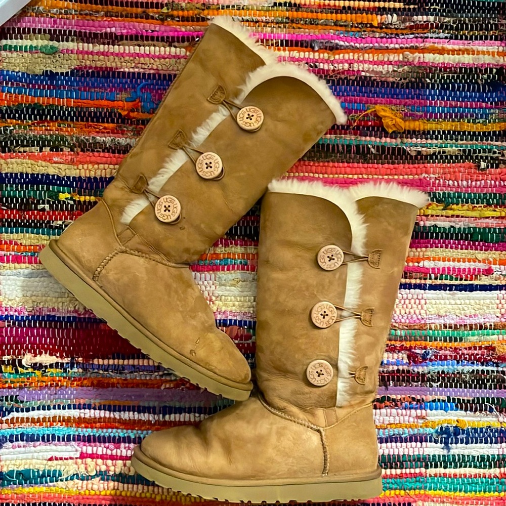 UGG Classic Tall 3 Button Boots Size 9 Chestnut WARM & COZY! 😍